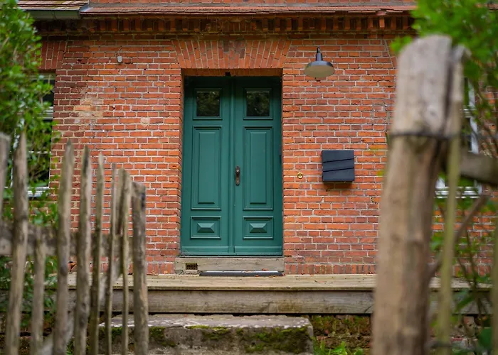 Wald- und Seeidyll im historischen Forsthaus