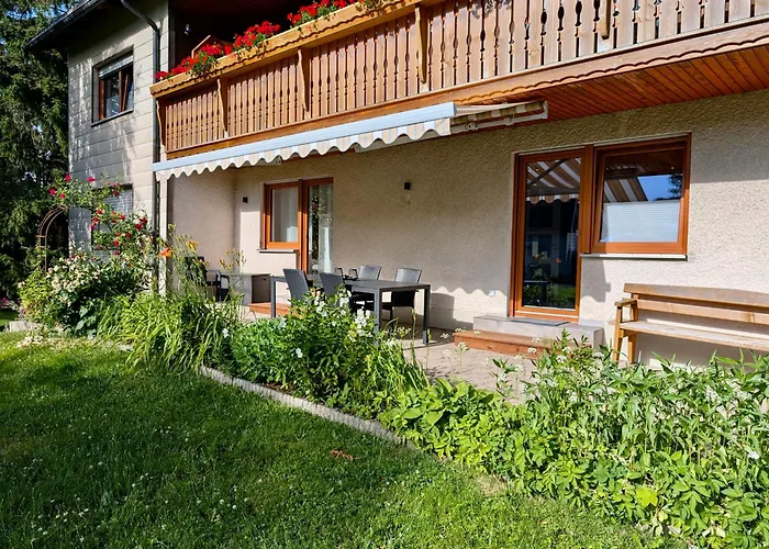 Gästehaus Philipp im Herzen des Fichtelgebirges - 5 Ferienwohnungen, großes Grundstück, Wald und Wiese, Wohnung mit privater Sauna, kostenfreie Parkplätze, WLAN